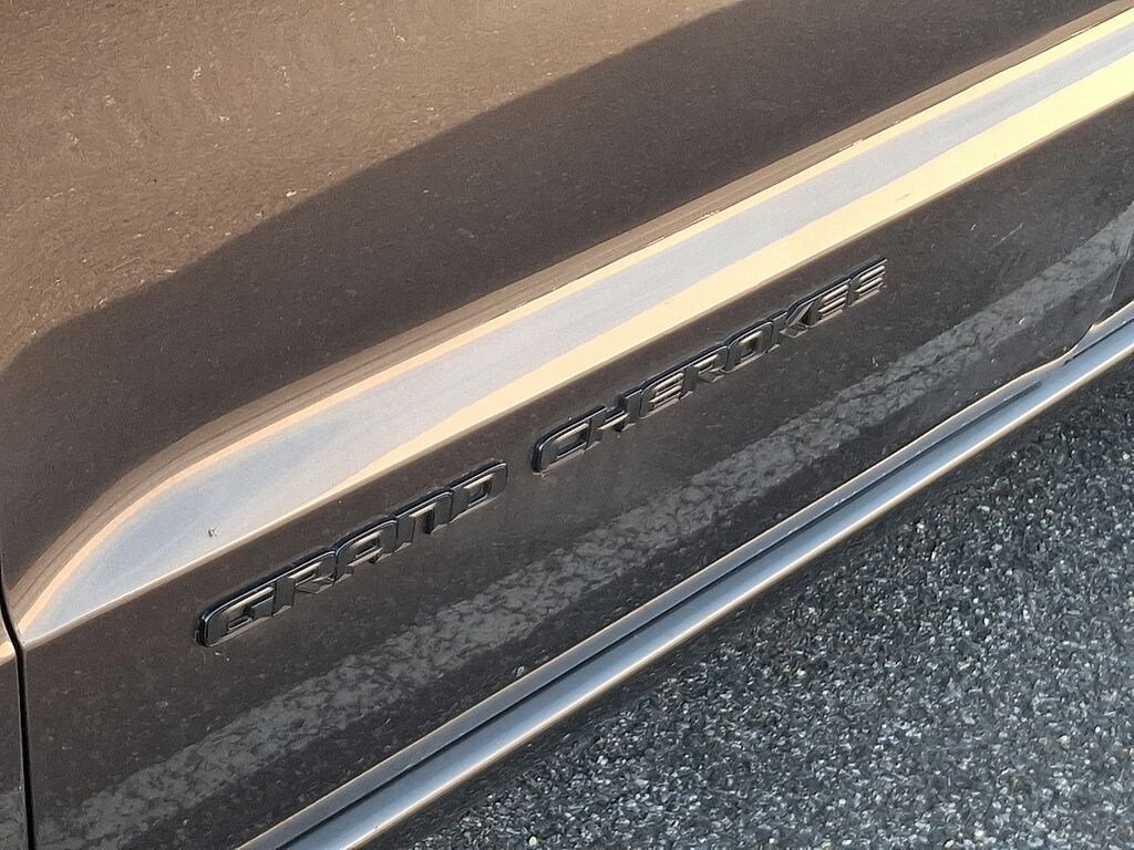 Used 2020 Jeep Grand Cherokee Laredo SUV