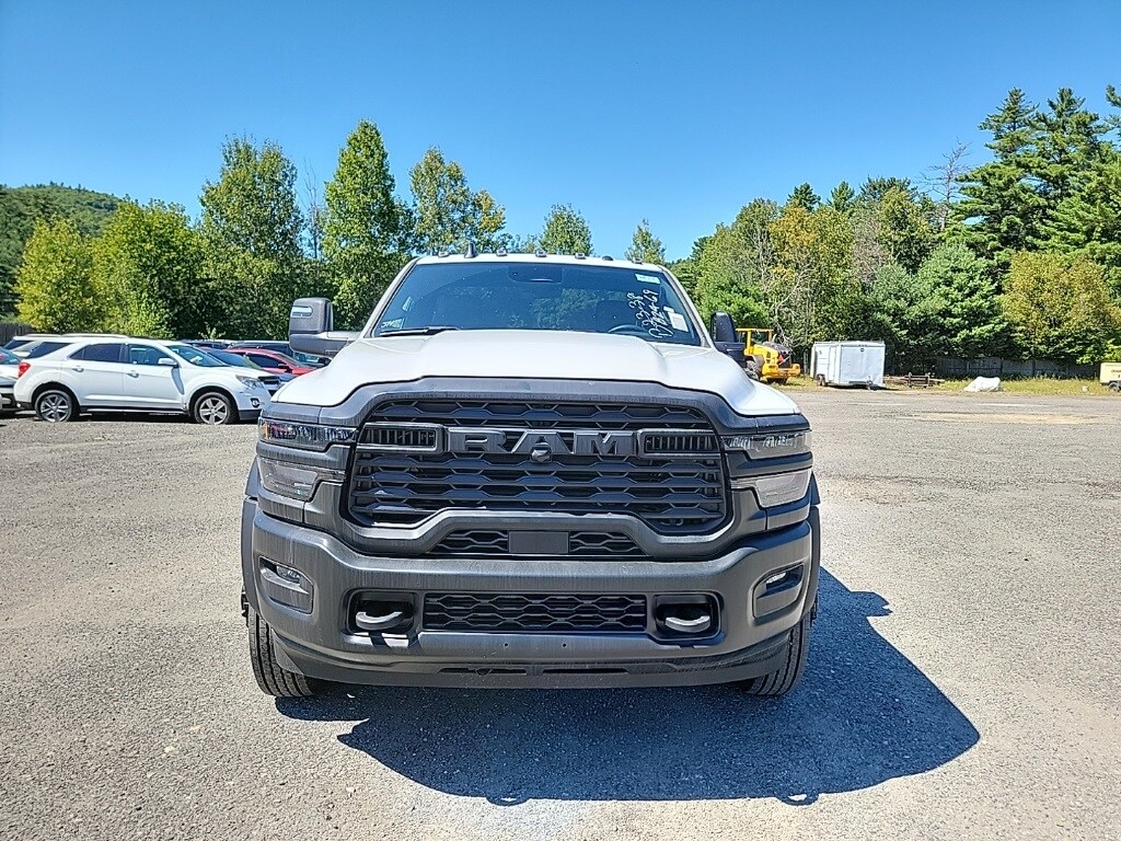 2025 Ram 5500 Tradesman photo 2