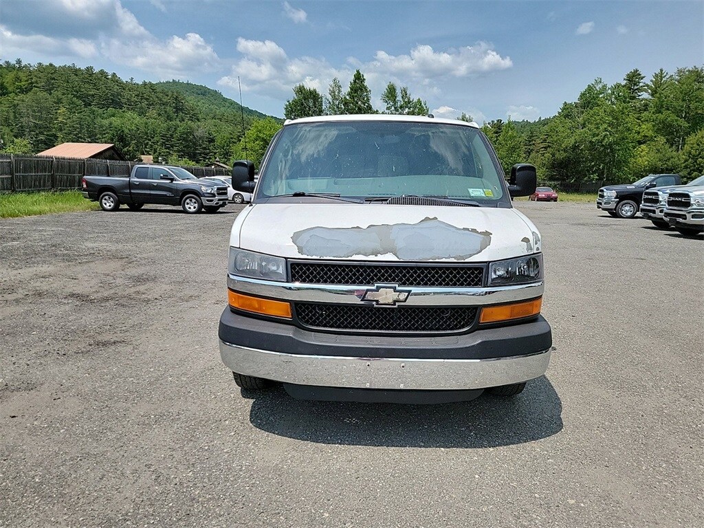 2011 Chevrolet Express 3500 LT Passenger Van photo 2