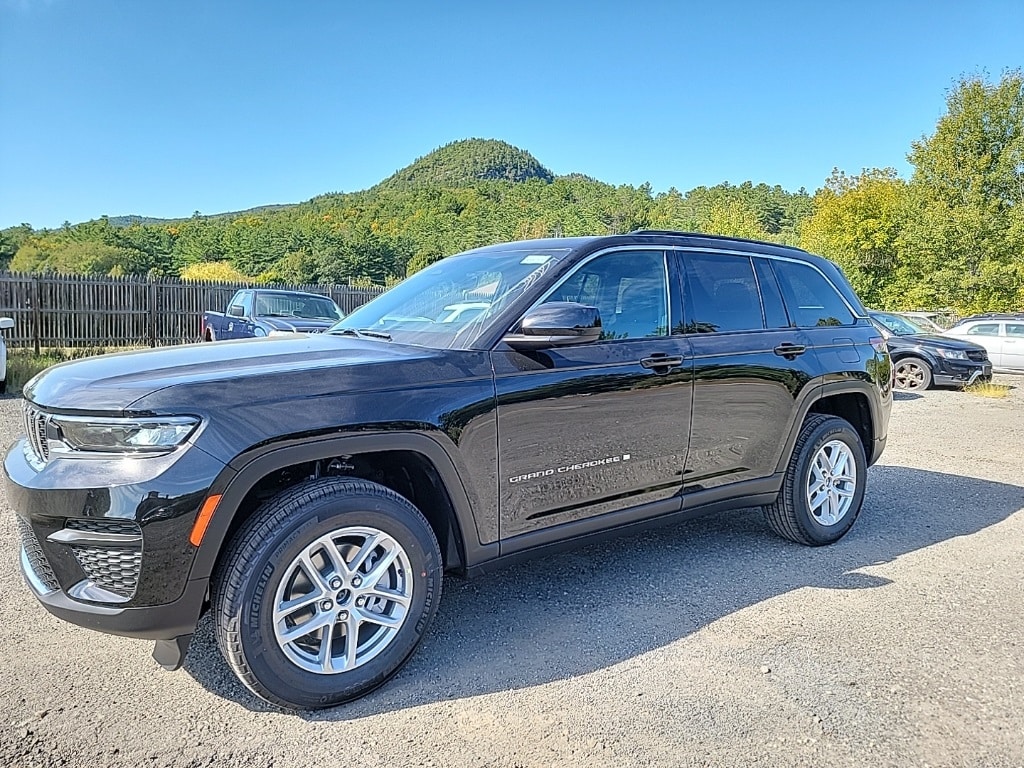 2025 Jeep Grand Cherokee Laredo's photo