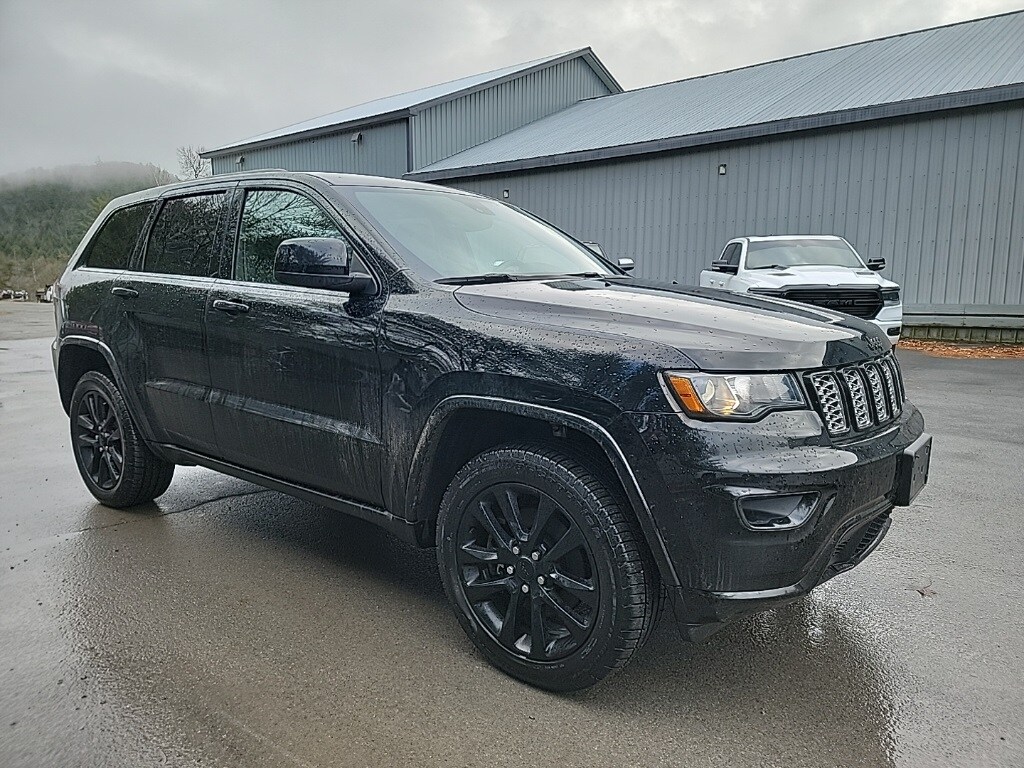 2022 Jeep Cherokee Laredo X photo 2