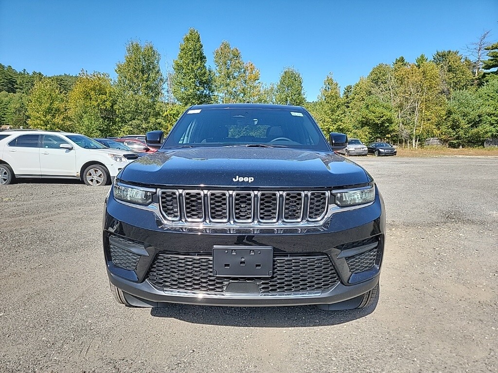 2025 Jeep Grand Cherokee Laredo photo 2