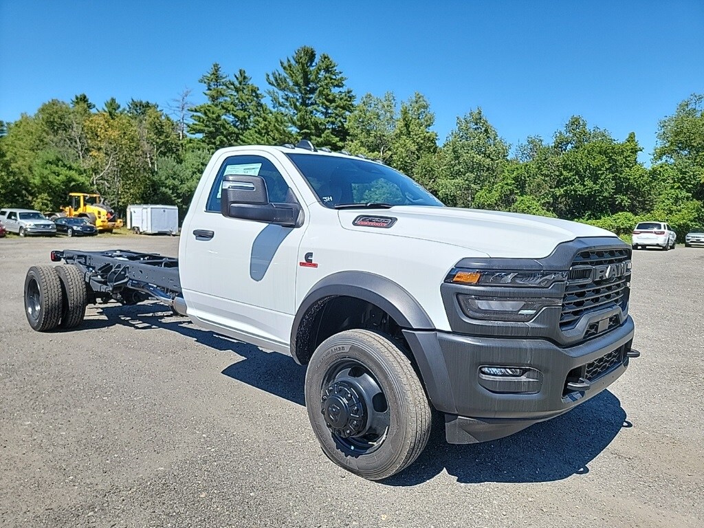 2025 Ram 5500 Tradesman photo 3