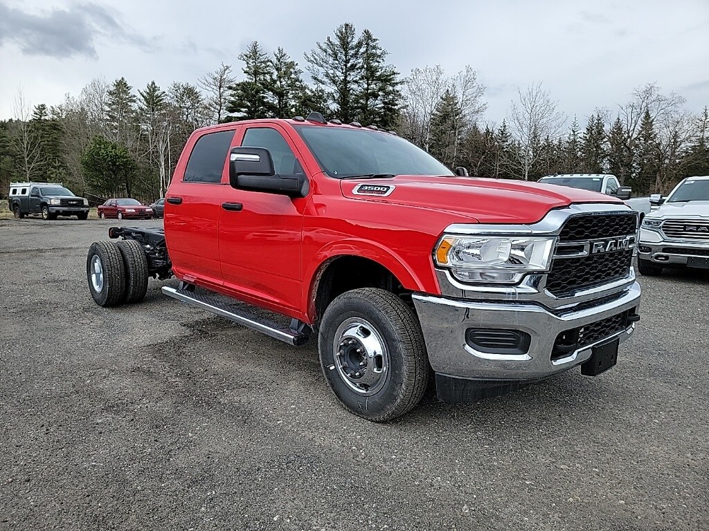 2024 Ram 3500 Tradesman photo 3