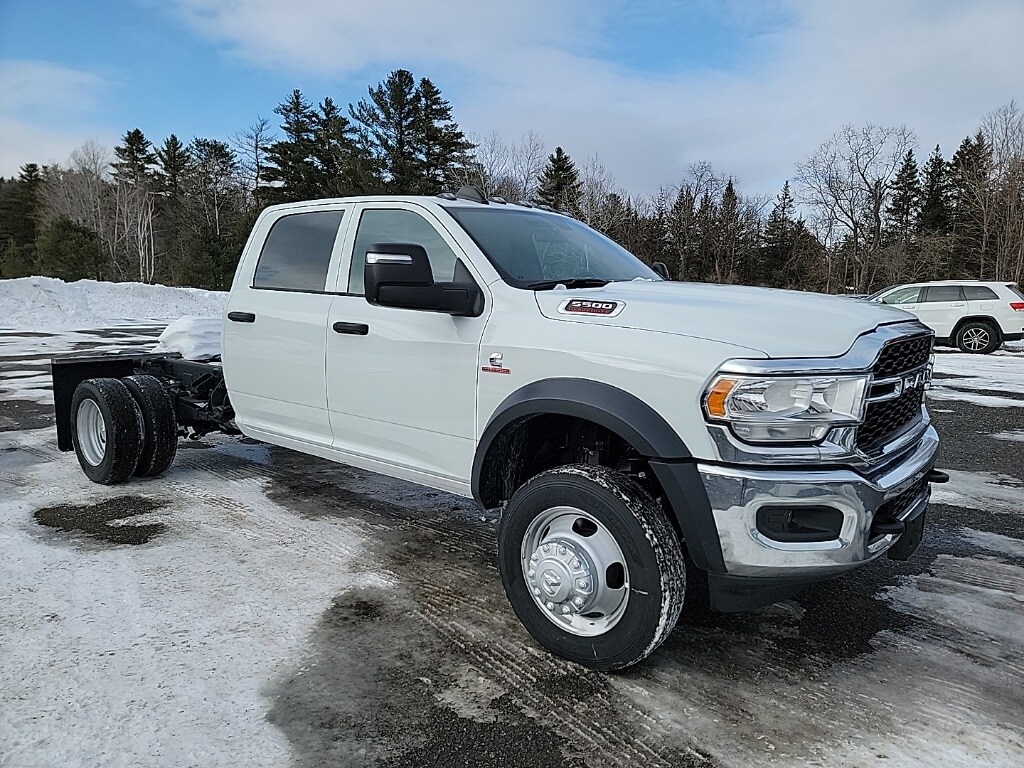 2024 Ram 5500 Tradesman photo 3