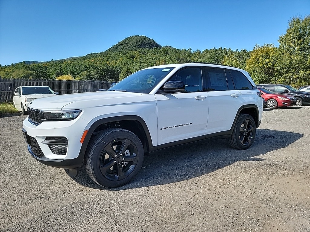 2025 Jeep Grand Cherokee Altitude's photo