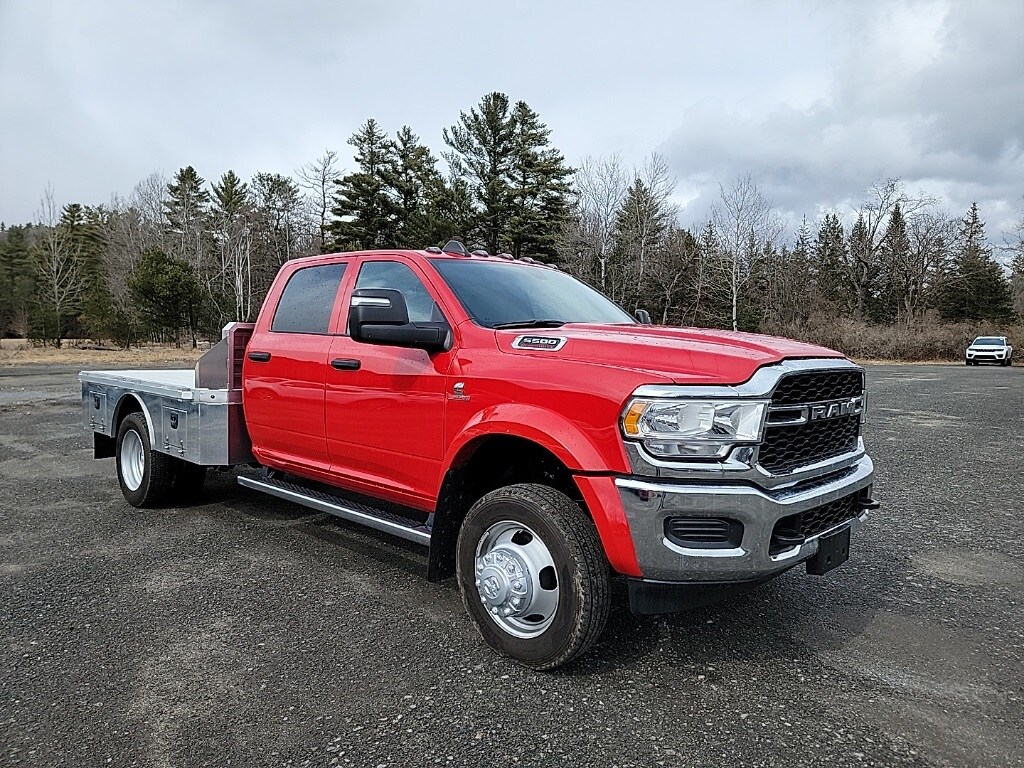 2024 Ram 5500 Tradesman photo 3