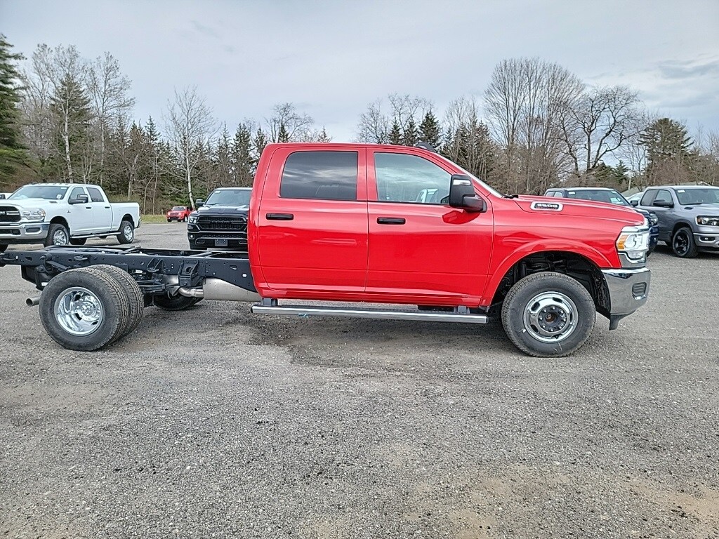 2024 Ram 3500 Tradesman photo 4