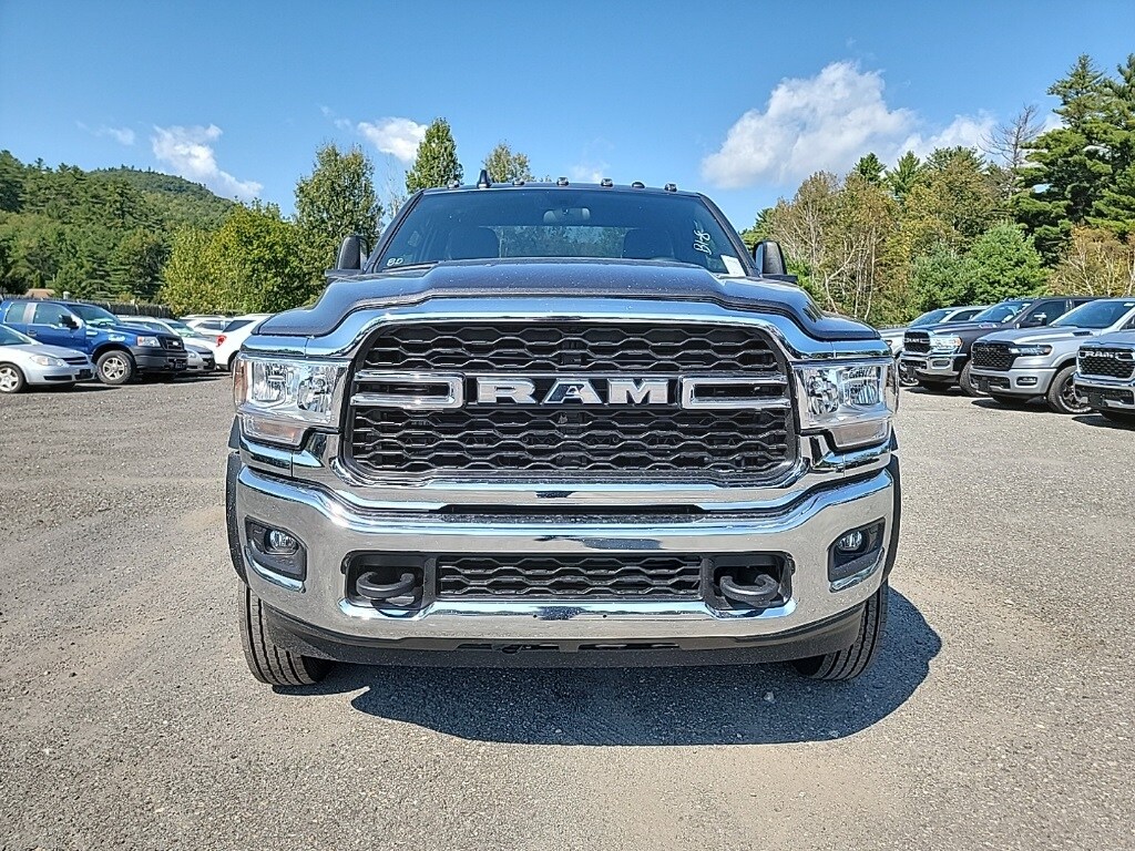 2024 Ram 5500 Tradesman photo 2