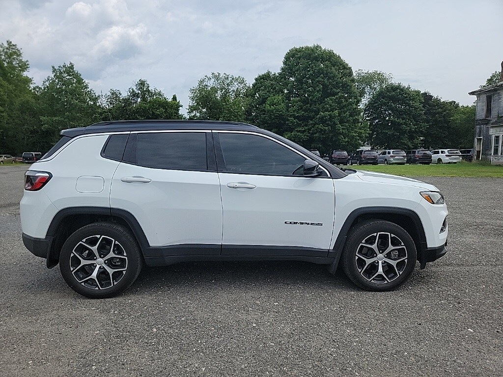 2024 Jeep Compass Limited photo 4