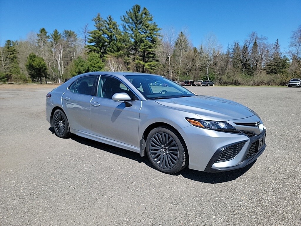 2023 Toyota Camry SE photo 3
