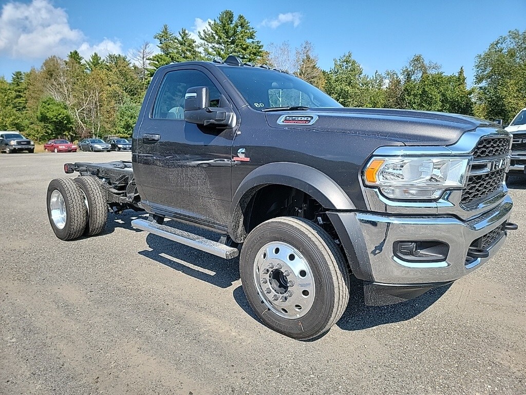 2024 Ram 5500 Tradesman photo 3