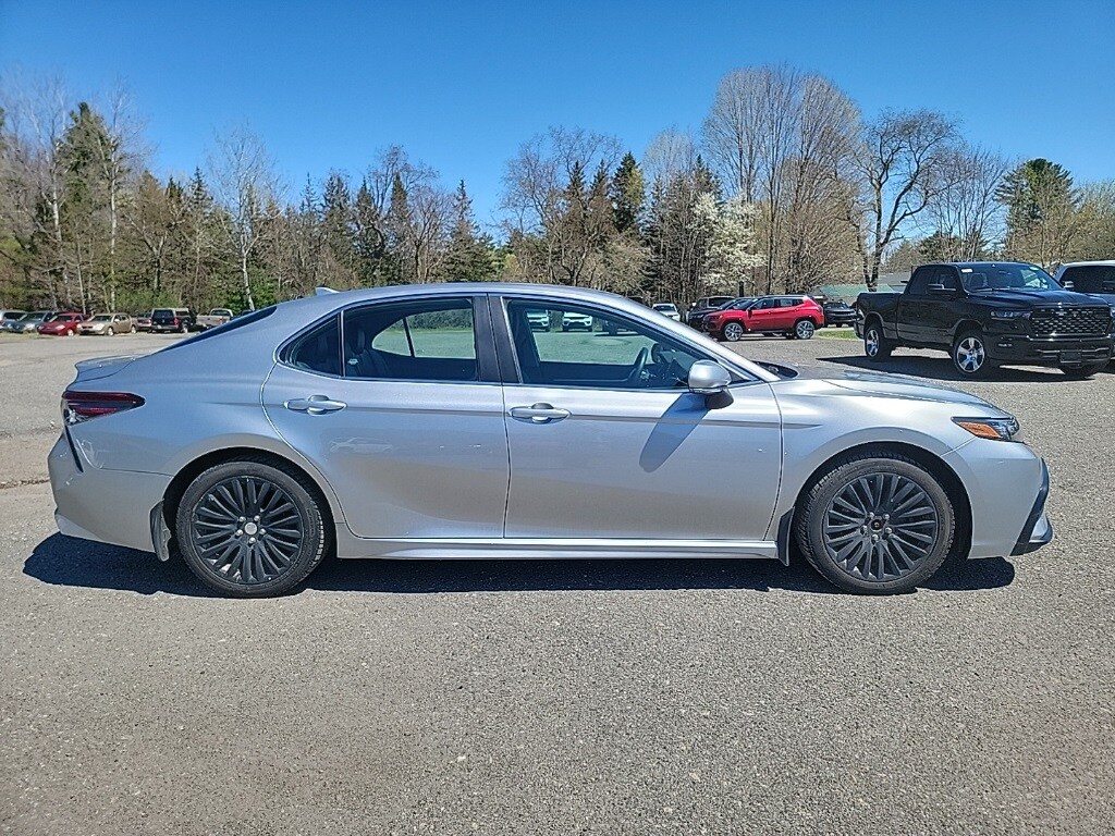 2023 Toyota Camry SE photo 4