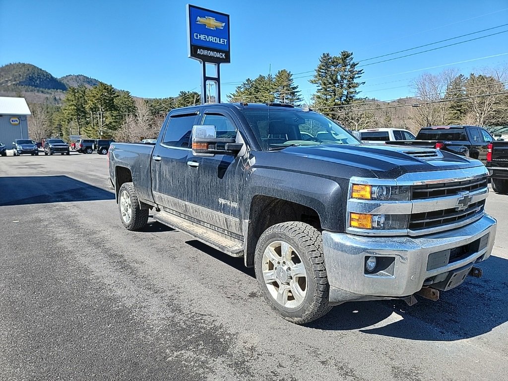 2019 Chevrolet Silverado 2500HD LTZ photo 3