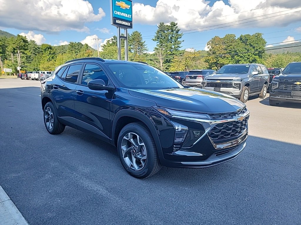 2026 Chevrolet Trax LT photo 2