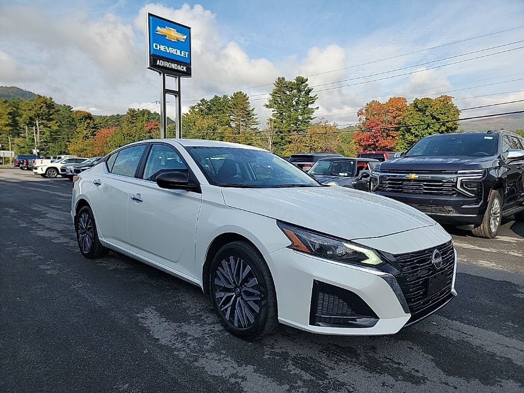 Used 2024 Nissan Altima 2.5 SV