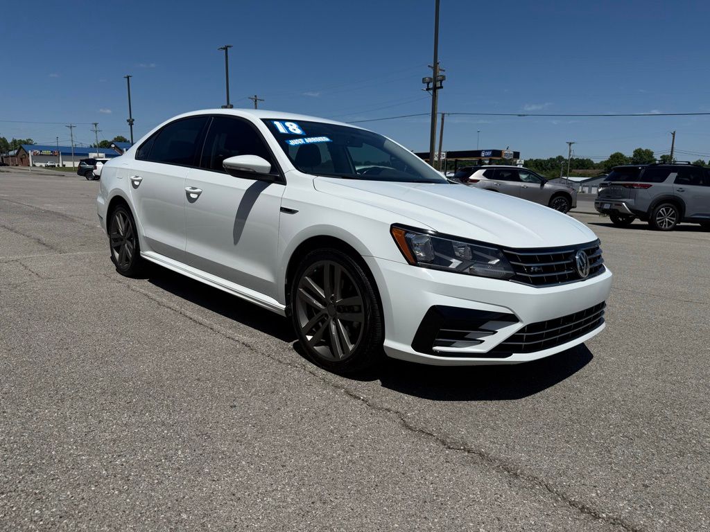 2018 Volkswagen Passat 2.0T R-Line Auto's photo