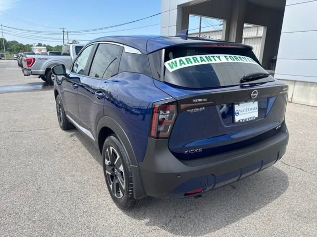 New 2025 Nissan Kicks SV SUV