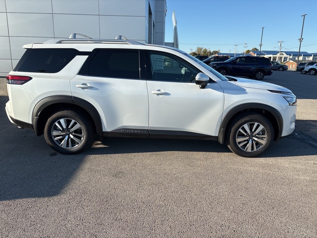 New 2025 Nissan Pathfinder SL SUV