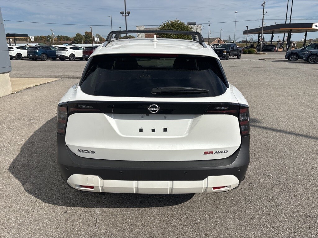 New 2025 Nissan Kicks SR SUV