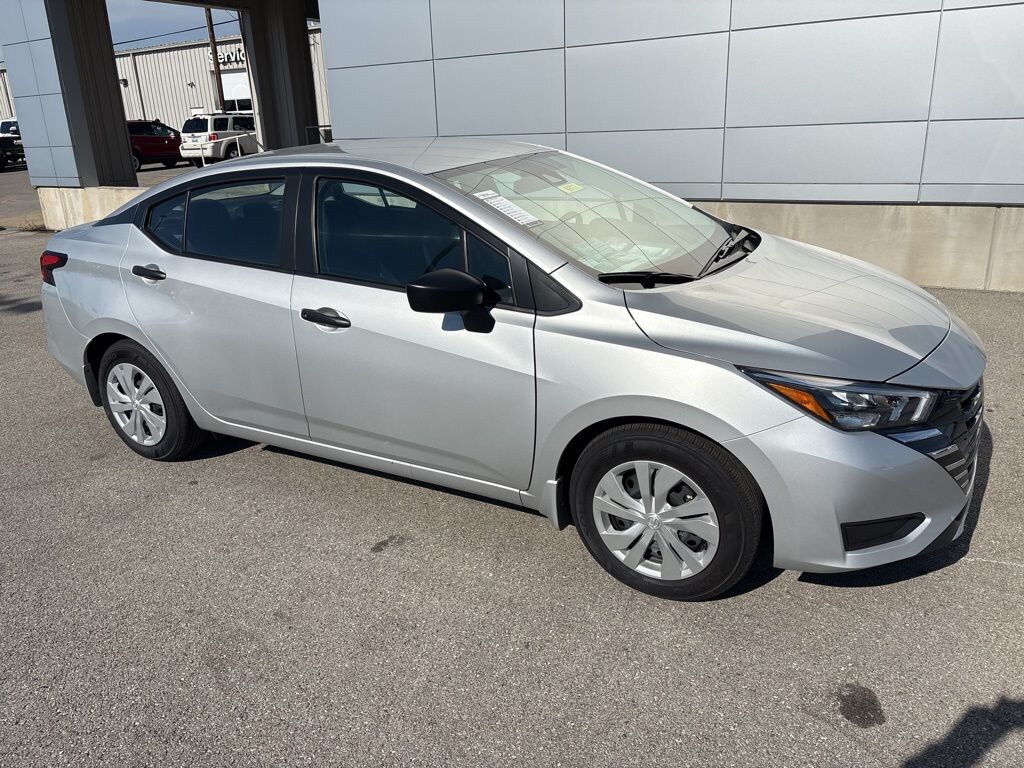 New 2025 Nissan Versa 1.6 S Sedan
