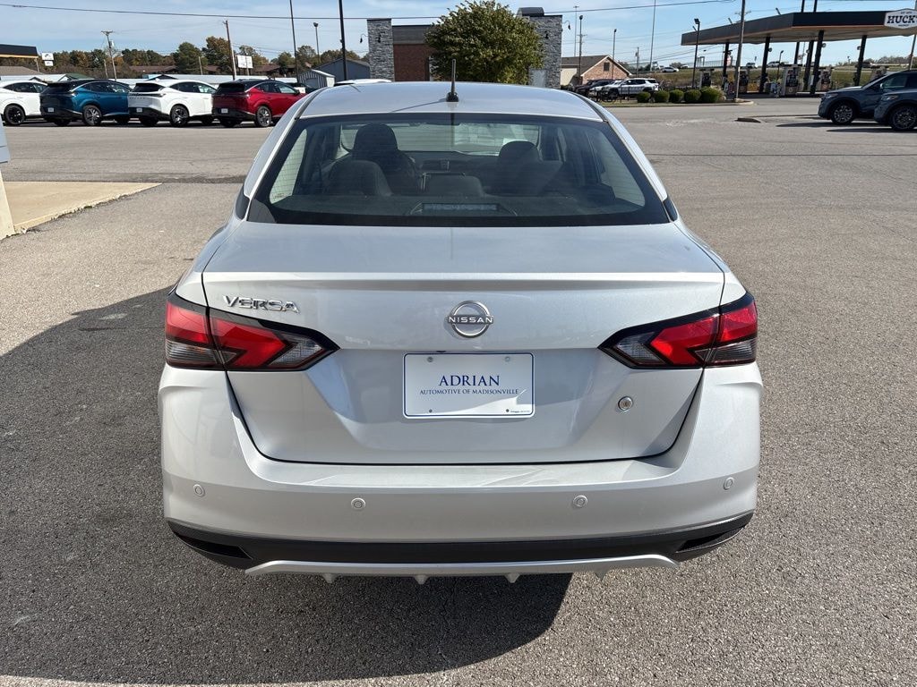 New 2025 Nissan Versa 1.6 S Sedan