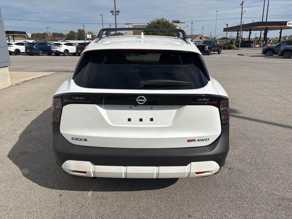 New 2025 Nissan Kicks SR SUV