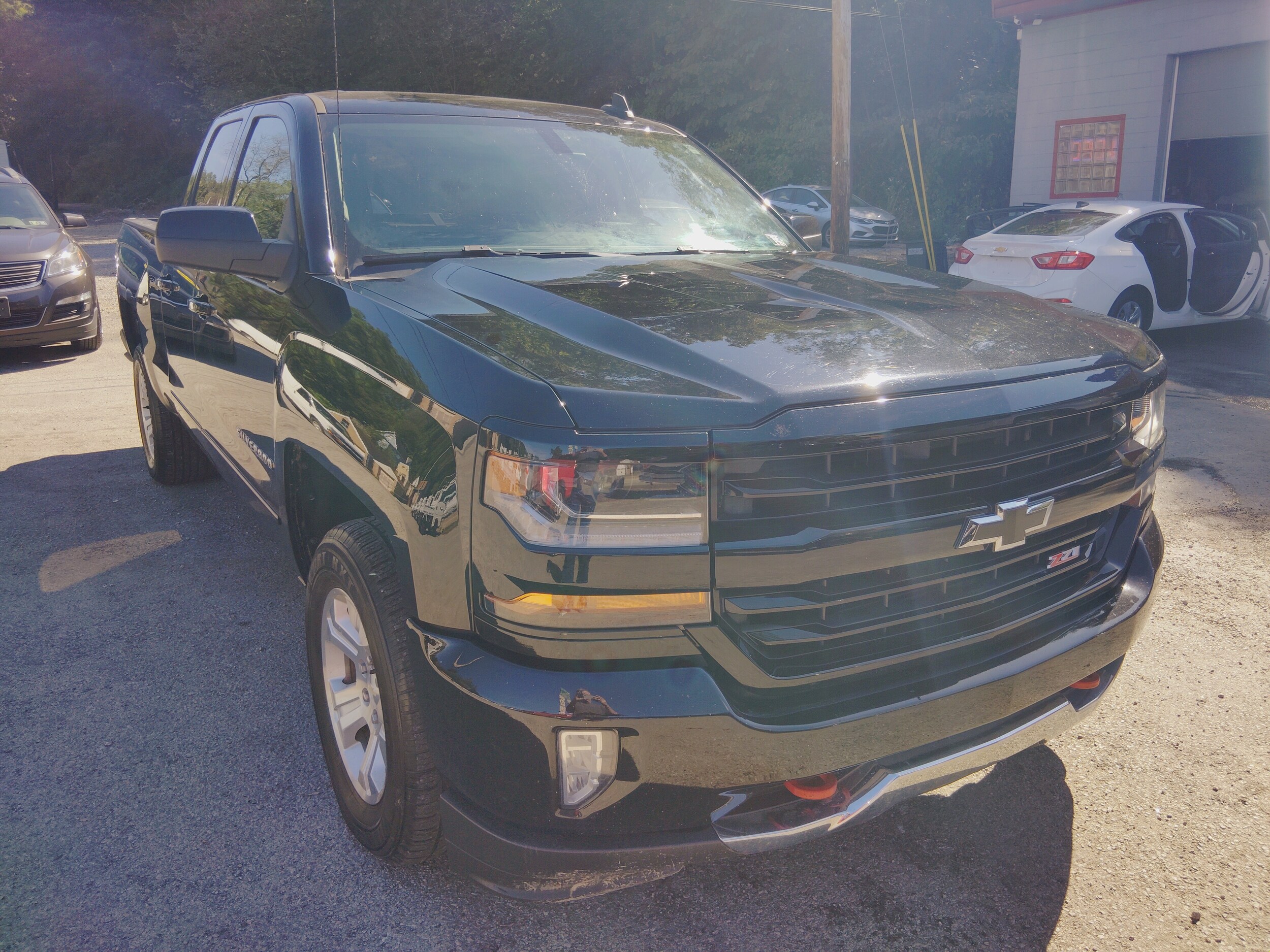 2017 Chevrolet Silverado 1500 photo 2