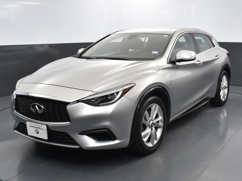 2017 INFINITI QX30 Luxury's photo
