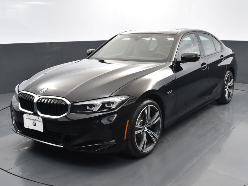 2023 BMW 3 Series 330e's photo