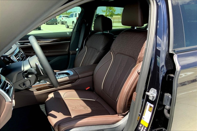 2022 BMW 7 Series 750i - Photo 9