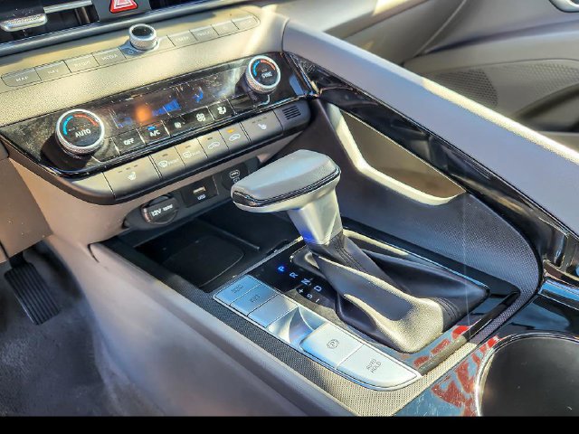 2025 Hyundai Elantra SEL - Photo 18