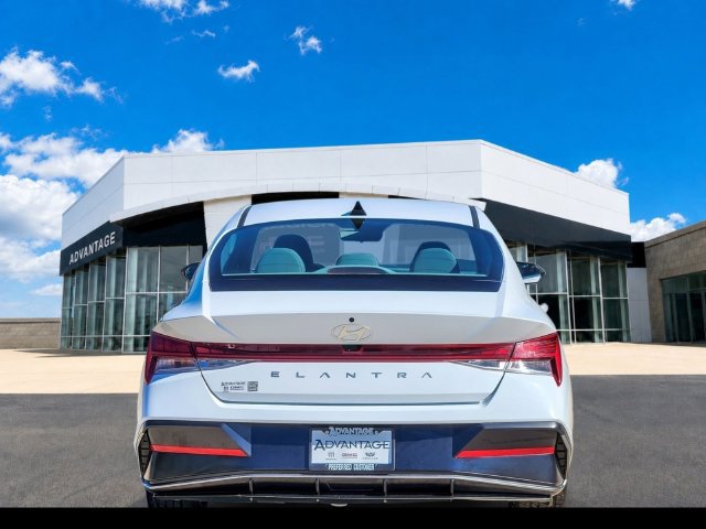 2025 Hyundai Elantra SEL - Photo 8