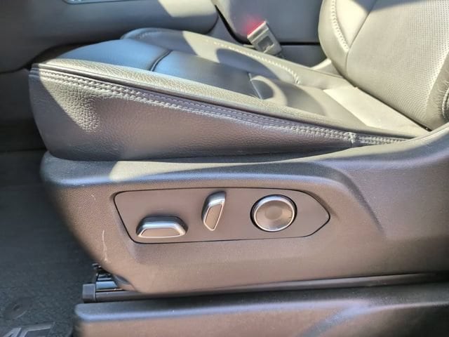 2023 GMC Yukon Denali - Photo 18