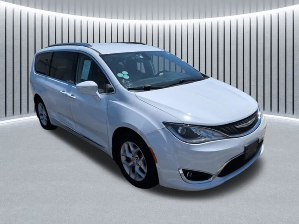 Used 2019 Chrysler Pacifica Touring L Minivan
