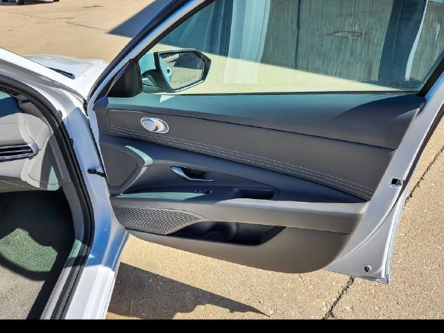 2025 Hyundai Elantra SEL - Photo 22