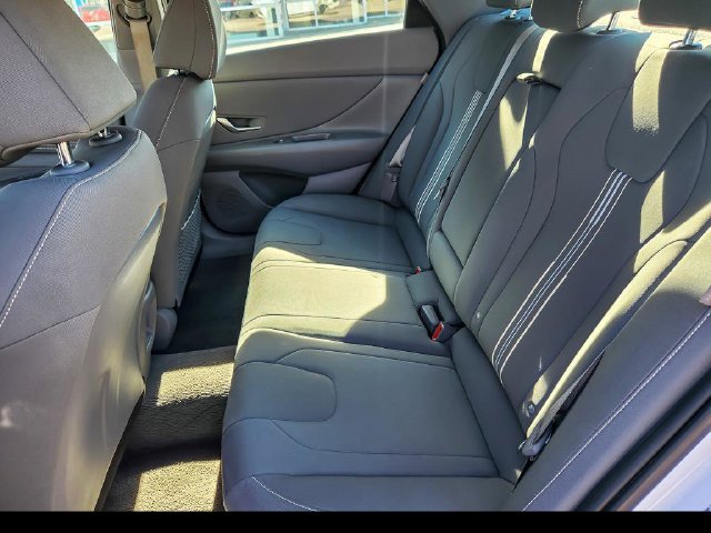 2025 Hyundai Elantra SEL - Photo 13