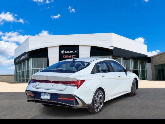 2025 Hyundai Elantra SEL - Photo 9