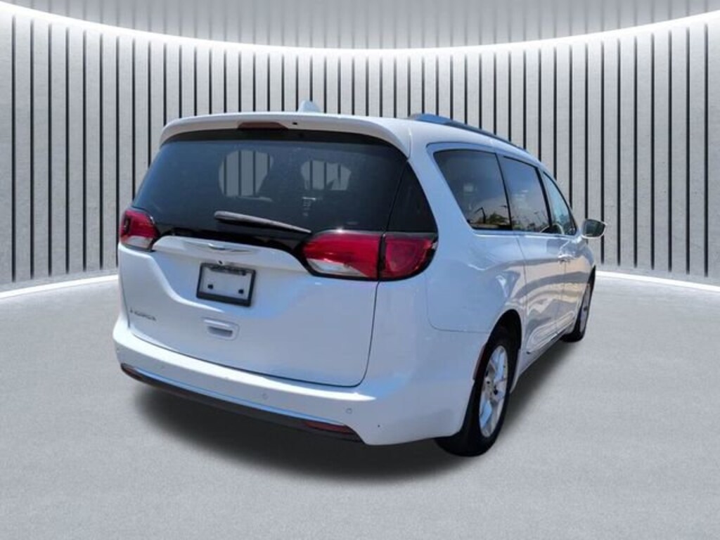 Used 2019 Chrysler Pacifica Touring L Minivan