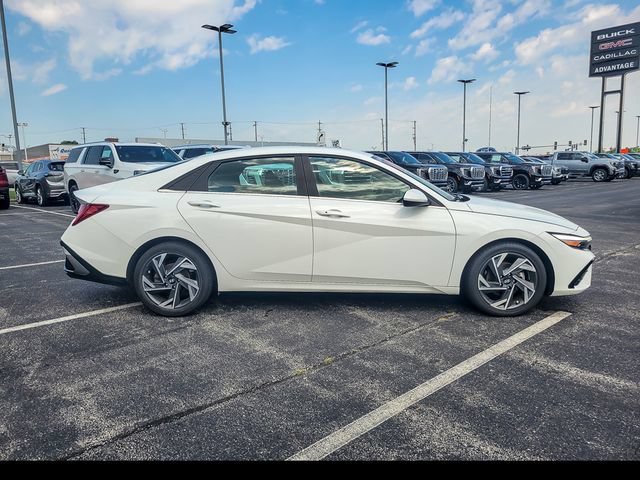2025 Hyundai Elantra SEL - Photo 12