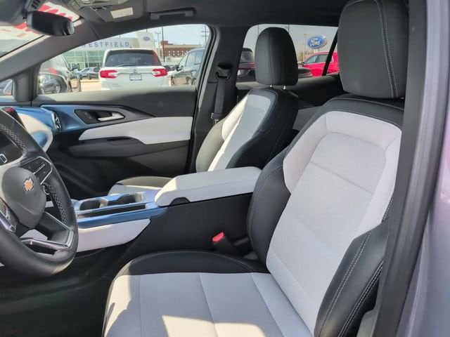 2025 Chevrolet Equinox EV LT - Photo 16