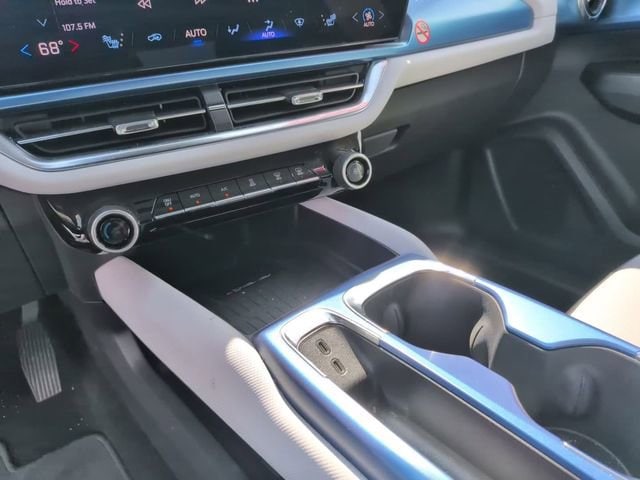 2025 Chevrolet Equinox EV LT - Photo 22