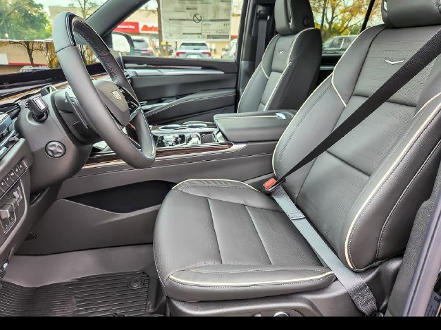 2027 Cadillac Escalade Luxury - Photo 10