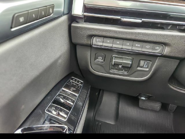 2027 Cadillac Escalade Luxury - Photo 21
