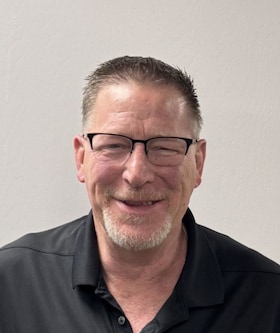 Staff member Peter Engel from ID_66f7d3