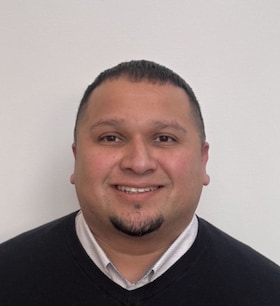 Staff member Arturo Muro from ID_66f7d3