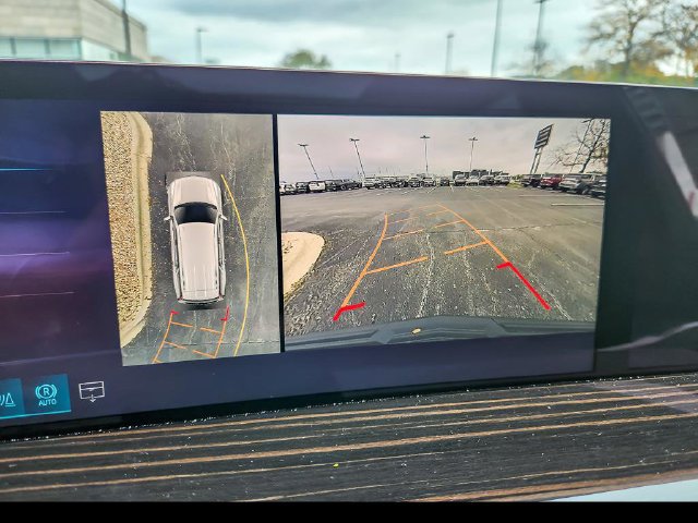 2027 Cadillac Escalade Luxury - Photo 23