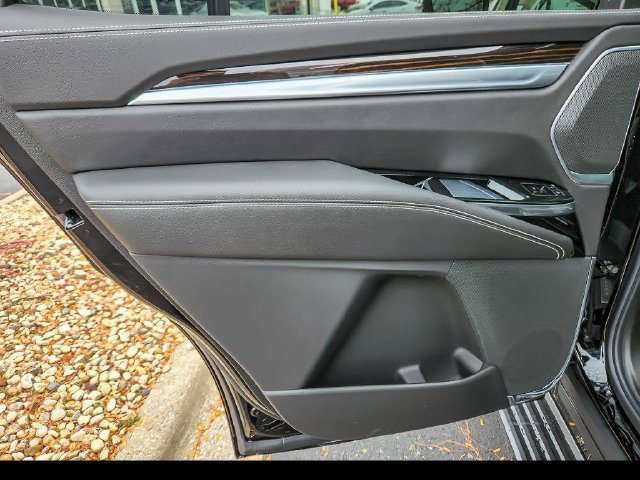 2027 Cadillac Escalade Luxury - Photo 27