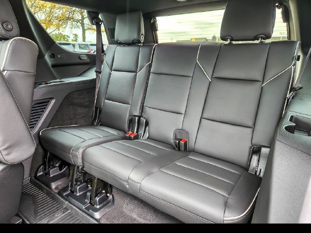 2027 Cadillac Escalade Luxury - Photo 13