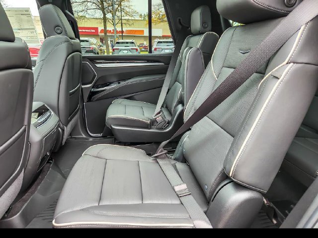 2027 Cadillac Escalade Luxury - Photo 12